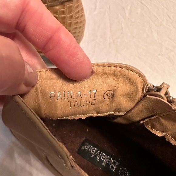 Bella Marie Booties - Size 10 Nearly New & Great For Fall - Picture 5 of 8